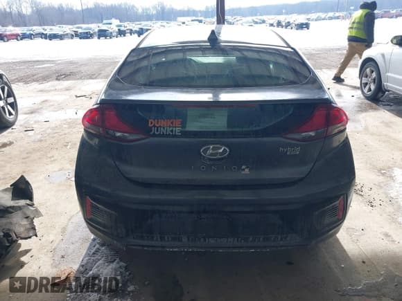 ✅ 2017 Hyundai Ioniq Blue • VIN: KMHC65LC7HU040722 • Lot: 41405199. Wystawiony na IAAI z przebiegiem 124 049 mil. Bezpłatny archiwum sprzedaży aukcyjnych z USA i szczegółowy raport historii pojazdu na DreamBid. Zdjęcie 16.