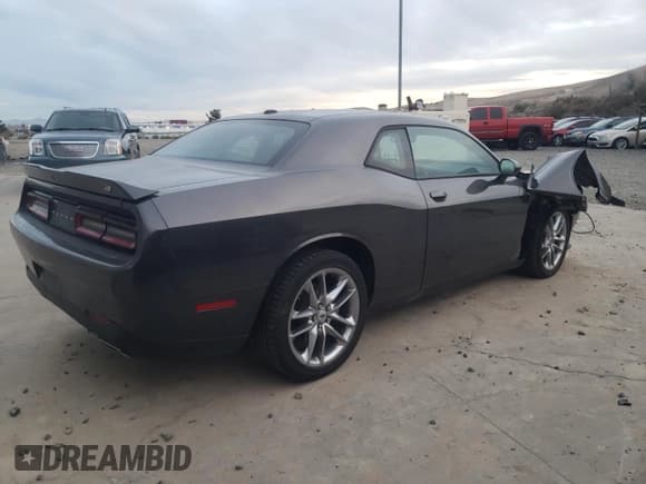 ✅ 2022 Dodge Challenger GT • VIN: 2C3CDZKG6NH200517 • Lot: 77672103. Wystawiony na Copart z przebiegiem 17 573 mil. Bezpłatny archiwum sprzedaży aukcyjnych z USA i szczegółowy raport historii pojazdu na DreamBid. Zdjęcie 3.
