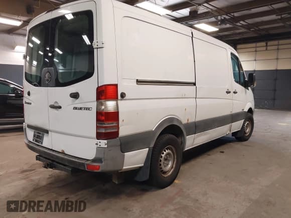 ✅ 2011 Mercedes-Benz Sprinter Cargo • VIN: WD3PE7CC6B5586380 • Lot: 42162152. Listed on IAAI with 184,199 mi. Free auction sales archive from the USA and detailed vehicle history report at DreamBid. Image 4.