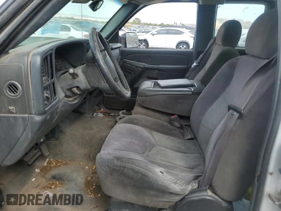 ✅ 2005 Chevrolet Silverado 1500 • VIN: 1GBHC29U75E320619 • Лот: 69829385. Опубликован ранее на Copart с пробегом Не указан. Бесплатный доступ к архиву аукционных продаж из США и подробный отчёт об истории автомобиля на DreamBid. Изображение 7.