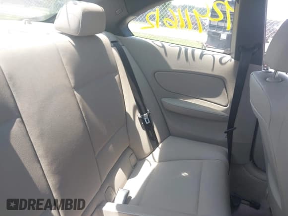 ✅ 2010 BMW 1 Series 128i • VIN: WBAUP7C51AVK77450 • Lot: 42411612. Wystawiony na IAAI z przebiegiem 152 636 mil. Bezpłatny archiwum sprzedaży aukcyjnych z USA i szczegółowy raport historii pojazdu na DreamBid. Zdjęcie 8.