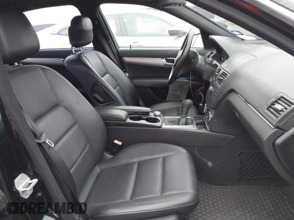 ✅ 2010 Mercedes-Benz C 300 Sport • VIN: WDDGF5EB8AR122368 • Lot: 43801801. Listed on IAAI with 165,141 mi. Free auction sales archive from the USA and detailed vehicle history report at DreamBid. Image 5.