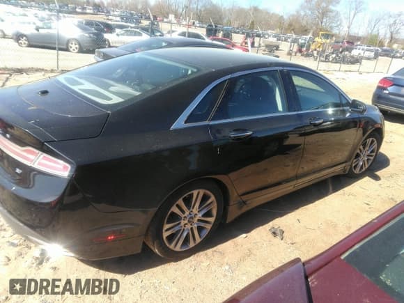 ✅ 2013 Lincoln MKZ • VIN: 3LN6L2GK3DR812737 • Lot: 41863501. Wystawiony na IAAI z przebiegiem 202 152 mil. Bezpłatny archiwum sprzedaży aukcyjnych z USA i szczegółowy raport historii pojazdu na DreamBid. Zdjęcie 4.