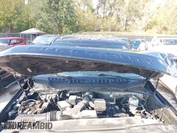 ✅ 2020 Ford F-250 XL • VIN: 1FT7W2B65LEC61867 • Lot: 43445473. Wystawiony na IAAI z przebiegiem 105 116 mil. Bezpłatny archiwum sprzedaży aukcyjnych z USA i szczegółowy raport historii pojazdu na DreamBid. Zdjęcie 10.