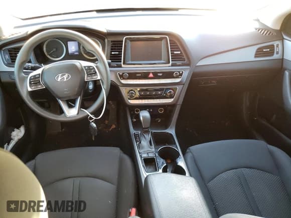 ✅ 2019 Hyundai Sonata SE • VIN: 5NPE24AFXKH738162 • Lot: 38193013. Listed on Copart with 67,894 mi. Free auction sales archive from the USA and detailed vehicle history report at DreamBid. Image 8.