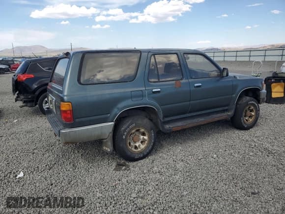 ✅ 1990 Toyota 4Runner • VIN: JT3VN39W1L0033646 • Lot: 68585445. Wystawiony na Copart z przebiegiem 212 983 mil. Bezpłatny archiwum sprzedaży aukcyjnych z USA i szczegółowy raport historii pojazdu na DreamBid. Zdjęcie 3.
