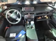 ✅ 2019 Hyundai Santa Fe SE • VIN: 5NMS23AD7KH025809 • Lot: 59052304. Wystawiony na Copart z przebiegiem 72 424 mil. Bezpłatny archiwum sprzedaży aukcyjnych z USA i szczegółowy raport historii pojazdu na DreamBid. Zdjęcie 8.