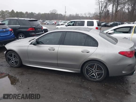 ✅ 2023 Mercedes-Benz C 300 • VIN: W1KAF4HB9PR103705 • Lot: 41920893. Wystawiony na IAAI z przebiegiem 47 467 mil. Bezpłatny archiwum sprzedaży aukcyjnych z USA i szczegółowy raport historii pojazdu na DreamBid. Zdjęcie 15.
