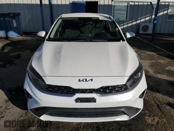 ✅ 2022 Kia Forte LXS • VIN: 3KPF24AD6NE485997 • Lot: 93559345. Wystawiony na Copart z przebiegiem 107 320 mil. Bezpłatny archiwum sprzedaży aukcyjnych z USA i szczegółowy raport historii pojazdu na DreamBid. Zdjęcie 5.