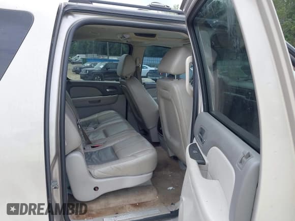 ✅ 2007 Chevrolet Suburban LTZ • VIN: 3GNFK163X7G217774 • Lot: 43051349. Listed on IAAI with 239,882 mi. Free auction sales archive from the USA and detailed vehicle history report at DreamBid. Image 8.