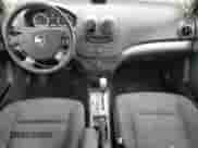 2009 Chevrolet Aveo 1LT z VIN KL1TD56E49B375528, wystawiony jako Copart lot #41347065 z przebiegiem 200 802 mil mil oraz Czysty tytuł • Clean title. Historia ofert i sprzedaży dostępna na DreamBid. Obrazek 8.