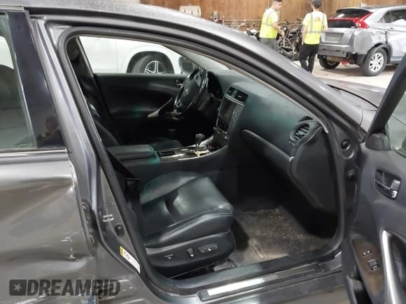 ✅ 2012 Lexus IS 250 • VIN: JTHCF5C2XC5058886 • Лот: 42902665. Опубликован ранее на IAAI с пробегом 173 962 миль. Бесплатный доступ к архиву аукционных продаж из США и подробный отчёт об истории автомобиля на DreamBid. Изображение 5.