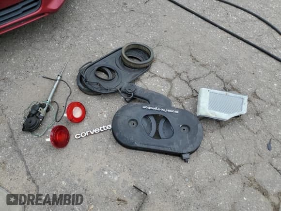 ✅ 1982 Chevrolet Corvette • VIN: 1G1AY878BC5103498 • Лот: 70771045. Опубликован ранее на Copart с пробегом 75 191 миль. Бесплатный доступ к архиву аукционных продаж из США и подробный отчёт об истории автомобиля на DreamBid. Изображение 12.