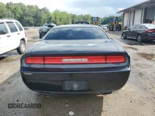 2014 Dodge Challenger SXT z VIN 2C3CDYAG0EH195293, wystawiony jako Copart lot #69801784 z przebiegiem 158 460 mil mil oraz Szkoda całkowita • Salvage title. Historia ofert i sprzedaży dostępna na DreamBid. Obrazek 6.
