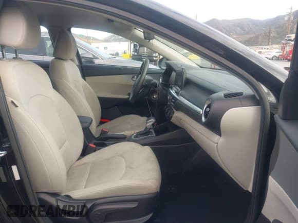 ✅ 2022 Kia Forte LXS • VIN: 3KPF24AD3NE415986 • Lot: 43734254. Wystawiony na IAAI z przebiegiem 68 075 mil. Bezpłatny archiwum sprzedaży aukcyjnych z USA i szczegółowy raport historii pojazdu na DreamBid. Zdjęcie 5.