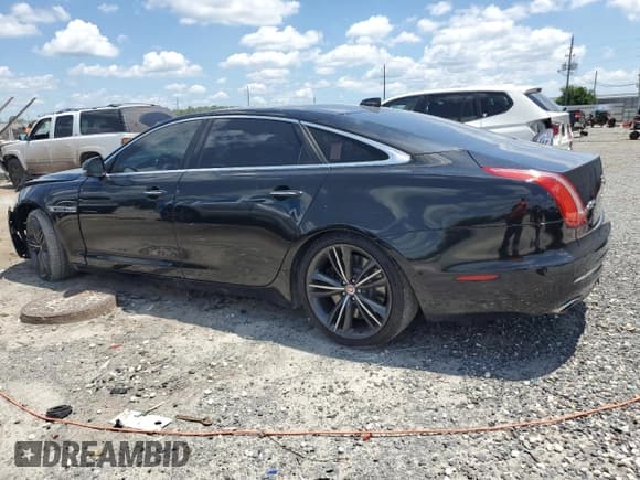✅ 2019 Jaguar XJ Supercharged • VIN: SAJWA2GE4KMW22490 • Лот: 57038815. Опубликован ранее на Copart с пробегом 39 602 миль. Бесплатный доступ к архиву аукционных продаж из США и подробный отчёт об истории автомобиля на DreamBid. Изображение 2.
