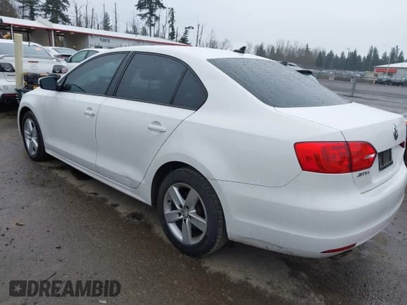 ✅ 2012 Volkswagen Jetta TDI w/Premium • VIN: 3VWLL7AJ6CM310950 • Lot: 41714429. Wystawiony na IAAI z przebiegiem 148 178 mil. Bezpłatny archiwum sprzedaży aukcyjnych z USA i szczegółowy raport historii pojazdu na DreamBid. Zdjęcie 3.