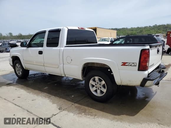 ✅ 2006 Chevrolet Silverado 1500 LT2 • VIN: 1GCEK19B56Z207532 • Лот: 54213065. Опубликован ранее на Copart с пробегом 175 177 миль. Бесплатный доступ к архиву аукционных продаж из США и подробный отчёт об истории автомобиля на DreamBid. Изображение 2.