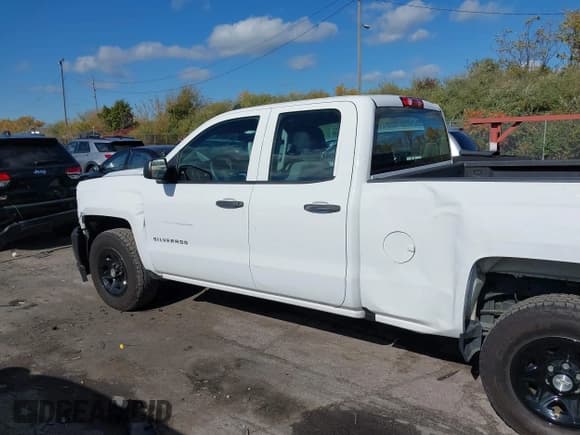 ✅ 2017 Chevrolet Silverado 1500 LS • VIN: 1GCRCNEH7HZ298435 • Lot: 43493254. Listed on IAAI with 139,071 mi. Free auction sales archive from the USA and detailed vehicle history report at DreamBid. Image 14.