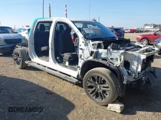 2020 Chevrolet Silverado 1500 LT z VIN 3GCPYDEK8LG138877, wystawiony jako IAAI lot #43222681 z przebiegiem Nie podano mil oraz . Historia ofert i sprzedaży dostępna na DreamBid. Obrazek 1.