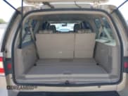 ✅ 2017 Lincoln Navigator • VIN: 5LMJJ3HT9HEL12097 • Lot: 42016473. Wystawiony na IAAI z przebiegiem 132 476 mil. Bezpłatny archiwum sprzedaży aukcyjnych z USA i szczegółowy raport historii pojazdu na DreamBid. Zdjęcie 16.