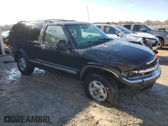1998 Chevrolet Blazer LT z VIN 1GNDT13W4W2107054, wystawiony jako Copart lot #84475834 z przebiegiem 162 609 mil mil oraz Szkoda całkowita • Salvage title. Historia ofert i sprzedaży dostępna na DreamBid. Obrazek 4.