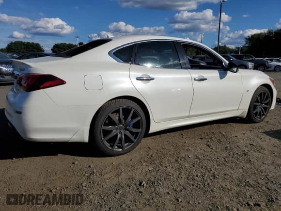✅ 2016 Infiniti Q70 • VIN: JN1BY1AR4GM270651 • Лот: 71231145. Опубликован ранее на Copart с пробегом 123 246 миль. Бесплатный доступ к архиву аукционных продаж из США и подробный отчёт об истории автомобиля на DreamBid. Изображение 3.