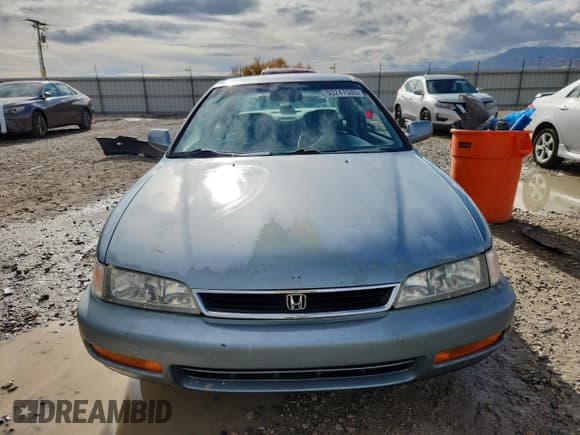 ✅ 1996 Honda Accord LX • VIN: 1HGCD5631TA011573 • Lot: 93247535. Listed on Copart with 99,287 mi. Free auction sales archive from the USA and detailed vehicle history report at DreamBid. Image 5.