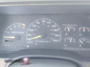 ✅ 1996 GMC Sierra 1500 • VIN: 2GTEC19M9T1527701 • Lot: 43289683. Wystawiony na IAAI z przebiegiem 297 195 mil. Bezpłatny archiwum sprzedaży aukcyjnych z USA i szczegółowy raport historii pojazdu na DreamBid. Zdjęcie 7.