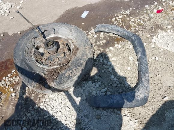 ✅ 2001 Chevrolet Silverado 2500HD LS • VIN: 1GCHK23U31F202241 • Lot: 41978203. Wystawiony na IAAI z przebiegiem 200 912 mil. Bezpłatny archiwum sprzedaży aukcyjnych z USA i szczegółowy raport historii pojazdu na DreamBid. Zdjęcie 12.