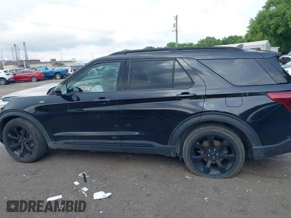 ✅ 2022 Ford Explorer ST-Line • VIN: 1FMSK8KH7NGC15129 • Lot: 42741177. Listed on IAAI with 83,674 mi. Free auction sales archive from the USA and detailed vehicle history report at DreamBid. Image 14.