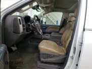 ✅ 2018 GMC Sierra 3500HD Denali • VIN: 1GT42YEYXJF261630 • Lot: 64598444. Wystawiony na Copart z przebiegiem Nie podano. Bezpłatny archiwum sprzedaży aukcyjnych z USA i szczegółowy raport historii pojazdu na DreamBid. Zdjęcie 7.