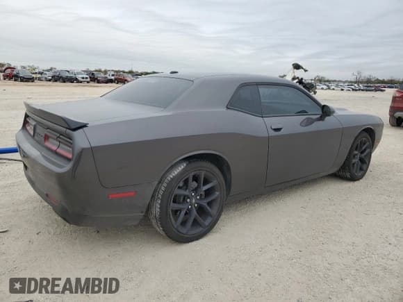 ✅ 2021 Dodge Challenger SXT • VIN: 2C3CDZAG8MH596871 • Lot: 68314842. Wystawiony na Copart z przebiegiem 14 403 mil. Bezpłatny archiwum sprzedaży aukcyjnych z USA i szczegółowy raport historii pojazdu na DreamBid. Zdjęcie 3.