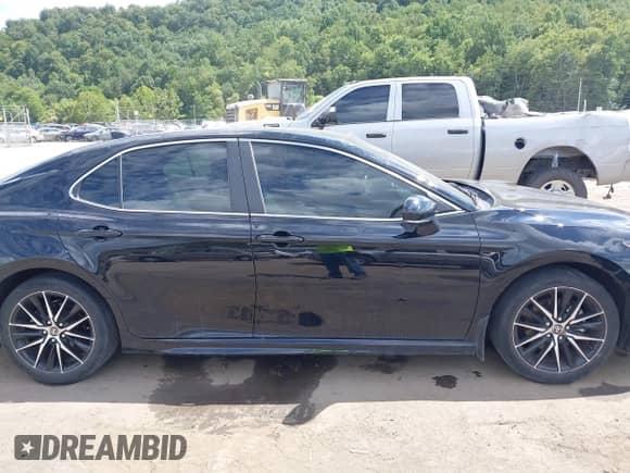 2023 Toyota Camry SE z VIN 4T1T11AK5PU809718, wystawiony jako IAAI lot #42962916 z przebiegiem 21 486 mil mil oraz . Historia ofert i sprzedaży dostępna na DreamBid. Obrazek 13.