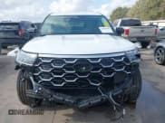 ✅ 2025 Ford Explorer • VIN: 1FMWK7HC1SGC05473 • Lot: 43494798. Wystawiony na IAAI z przebiegiem 4 953 mil. Bezpłatny archiwum sprzedaży aukcyjnych z USA i szczegółowy raport historii pojazdu na DreamBid. Zdjęcie 13.