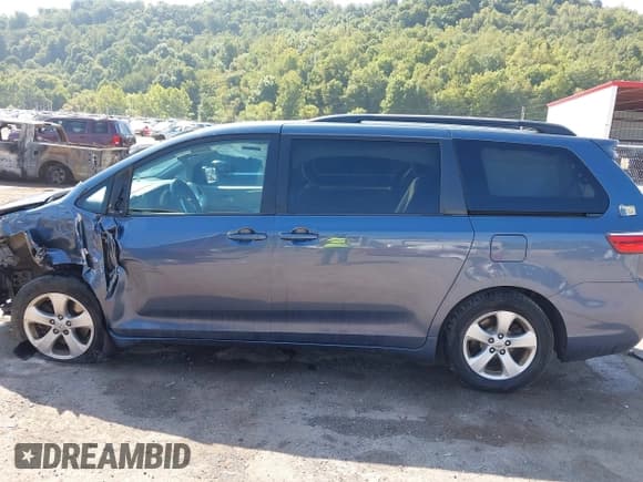 ✅ 2015 Toyota Sienna LE AAS • VIN: 5TDKK3DC0FS667195 • Lot: 40204612. Listed on IAAI with 101,620 mi. Free auction sales archive from the USA and detailed vehicle history report at DreamBid. Image 15.