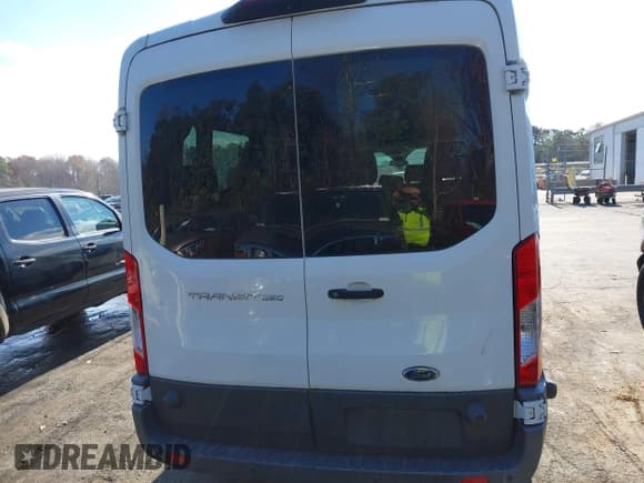 ✅ 2018 Ford Transit Passenger XL • VIN: 1FBAX2CM9JKA05167 • Lot: 41010530. Wystawiony na IAAI z przebiegiem 47 949 mil. Bezpłatny archiwum sprzedaży aukcyjnych z USA i szczegółowy raport historii pojazdu na DreamBid. Zdjęcie 16.