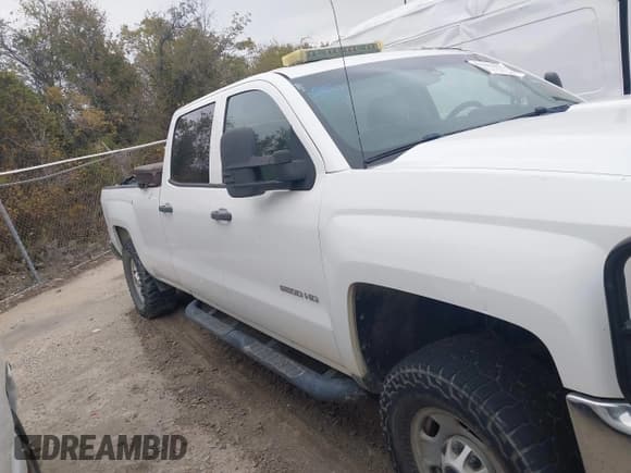 ✅ 2015 Chevrolet Silverado 2500HD Work Truck • VIN: 1GC1KUEG8FF149452 • Lot: 43589670. Wystawiony na IAAI z przebiegiem 313 050 mil. Bezpłatny archiwum sprzedaży aukcyjnych z USA i szczegółowy raport historii pojazdu na DreamBid. Zdjęcie 13.