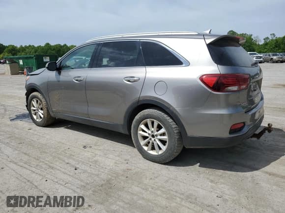 ✅ 2019 Kia Sorento LX • VIN: 5XYPGDA31KG523437 • Lot: 57424965. Wystawiony na Copart z przebiegiem 205 492 mil. Bezpłatny archiwum sprzedaży aukcyjnych z USA i szczegółowy raport historii pojazdu na DreamBid. Zdjęcie 2.