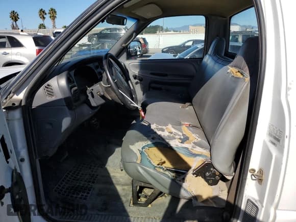 ✅ 2001 Dodge 2500 • VIN: 3B7KC26Z51M560578 • Lot: 91894035. Wystawiony na Copart z przebiegiem 106 834 mil. Bezpłatny archiwum sprzedaży aukcyjnych z USA i szczegółowy raport historii pojazdu na DreamBid. Zdjęcie 7.