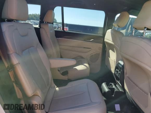 ✅ 2023 Jeep Grand Cherokee Limited • VIN: 1C4RJJBG0P8783501 • Lot: 89825255. Wystawiony na Copart z przebiegiem 51 680 mil. Bezpłatny archiwum sprzedaży aukcyjnych z USA i szczegółowy raport historii pojazdu na DreamBid. Zdjęcie 11.