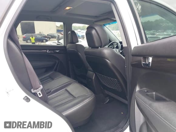 ✅ 2012 Kia Sorento SX • VIN: 5XYKW4A28CG243259 • Lot: 43555766. Listed on IAAI with 198,950 mi. Free auction sales archive from the USA and detailed vehicle history report at DreamBid. Image 8.