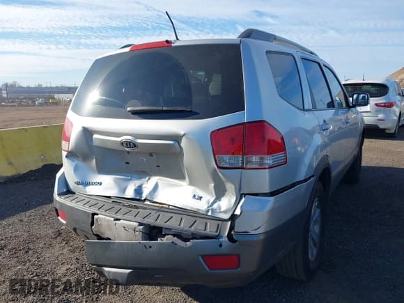 ✅ 2009 Kia Borrego LX • VIN: KNDJJ741995035813 • Lot: 43709779. Listed on IAAI with 165,987 mi. Free auction sales archive from the USA and detailed vehicle history report at DreamBid. Image 6.