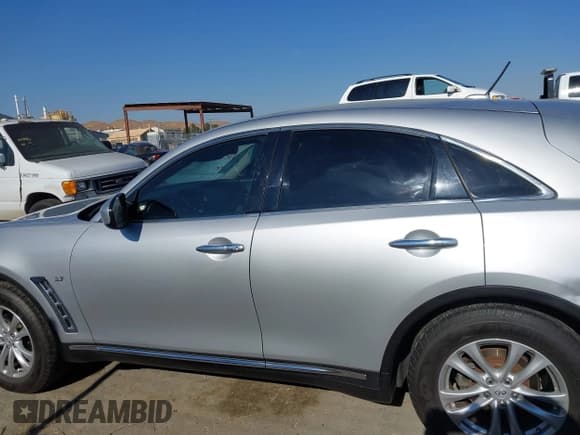 ✅ 2016 Infiniti QX70 • VIN: JN8CS1MWXGM752064 • Lot: 42734018. Listed on IAAI with 133,885 mi. Free auction sales archive from the USA and detailed vehicle history report at DreamBid. Image 14.