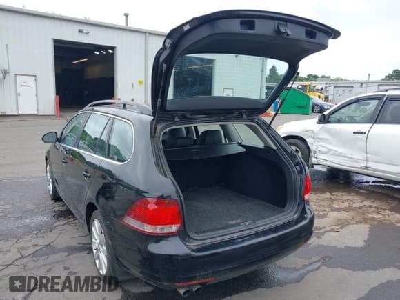 ✅ 2014 Volkswagen Jetta TDI w/Sunroof & Nav • VIN: 3VWPL7AJ9EM609661 • Lot: 42600438. Listed on IAAI with 105,958 mi. Free auction sales archive from the USA and detailed vehicle history report at DreamBid. Image 3.