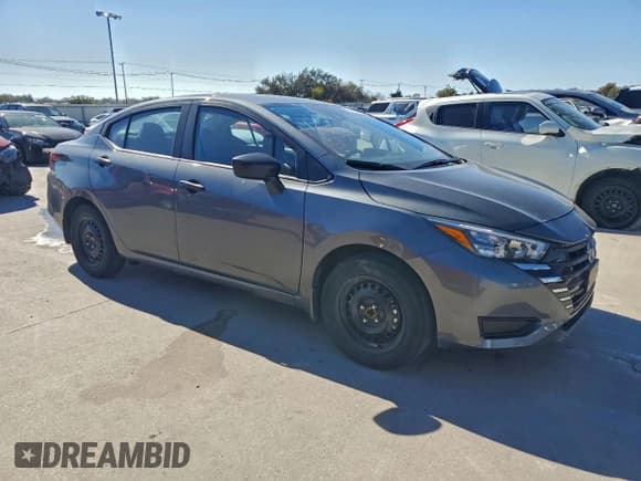 ✅ 2025 Nissan Versa S • VIN: 3N1CN8DV3SL849177 • Лот: 90995385. Опубликован ранее на Copart с пробегом 1 872 миль. Бесплатный доступ к архиву аукционных продаж из США и подробный отчёт об истории автомобиля на DreamBid. Изображение 4.