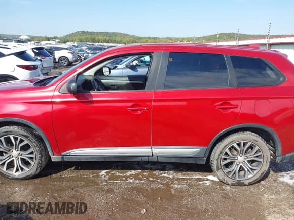 ✅ 2018 Mitsubishi Outlander ES • VIN: JA4AD2A34JZ006176 • Лот: 43397681. Опубликован ранее на IAAI с пробегом 111 511 миль. Бесплатный доступ к архиву аукционных продаж из США и подробный отчёт об истории автомобиля на DreamBid. Изображение 14.