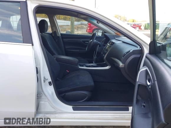 ✅ 2015 Nissan Altima S • VIN: 1N4AL3AP1FC586343 • Лот: 43482706. Опубликован ранее на IAAI с пробегом 207 520 миль. Бесплатный доступ к архиву аукционных продаж из США и подробный отчёт об истории автомобиля на DreamBid. Изображение 5.