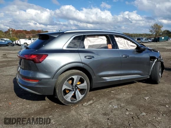 ✅ 2019 Audi e-tron Prestige • VIN: WA1VAAGE2KB006605 • Lot: 90475465. Listed on Copart with 70,351 mi. Free auction sales archive from the USA and detailed vehicle history report at DreamBid. Image 3.