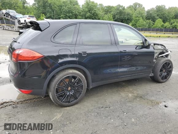 ✅ 2014 Porsche Cayenne S • VIN: WP1AB2A22ELA57038 • Lot: 57652515. Listed on Copart with 127,375 mi. Free auction sales archive from the USA and detailed vehicle history report at DreamBid. Image 3.